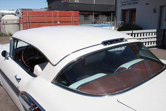 Pontiac Bonneville 14 of 24