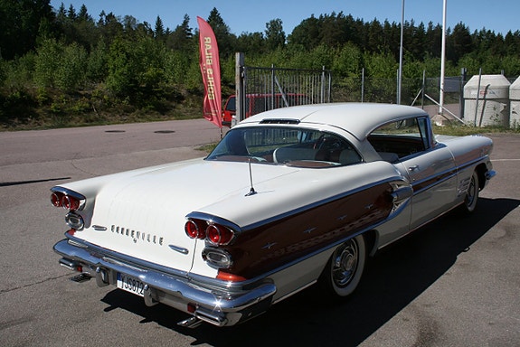 Pontiac Bonneville 8 of 24