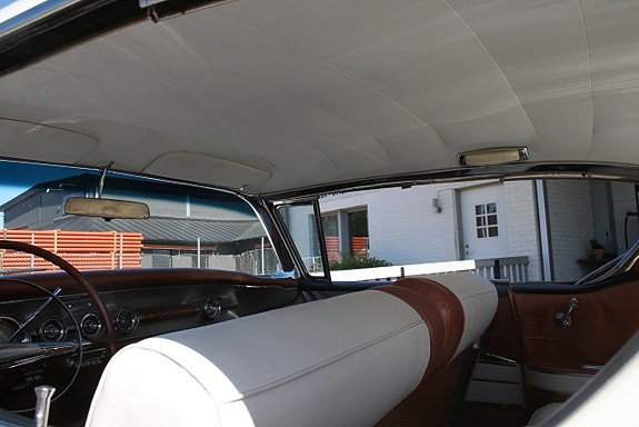 Pontiac Bonneville 21 of 24