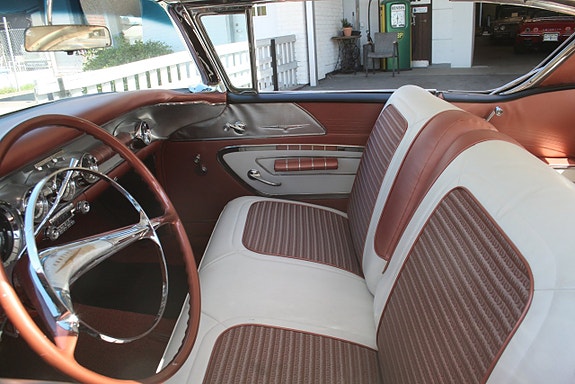Pontiac Bonneville 19 of 24