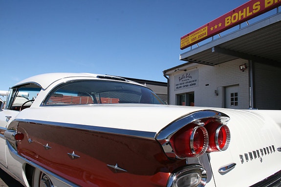 Pontiac Bonneville 17 of 24