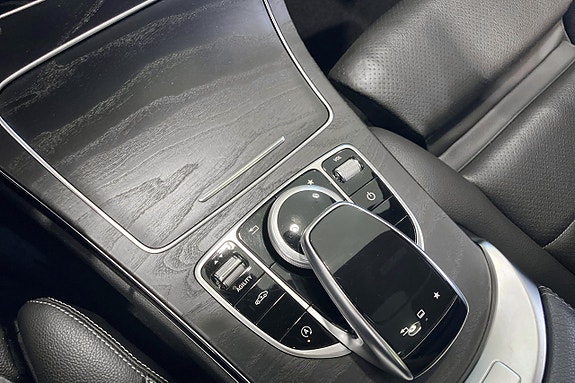 Mercedes-Benz C400 13 of 15