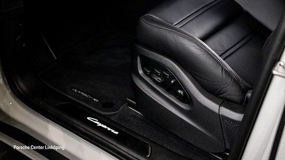 Porsche Cayenne 20 of 25