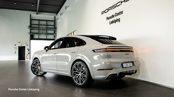 Porsche Cayenne 5 of 5