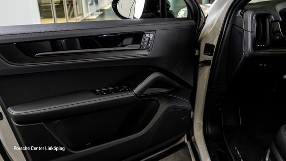 Porsche Cayenne 21 of 25