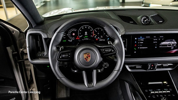 Porsche Cayenne 12 of 25