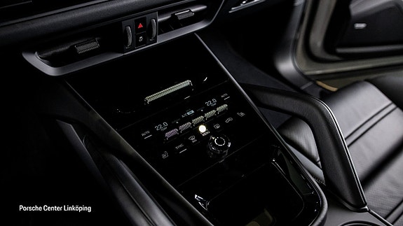 Porsche Cayenne 14 of 25