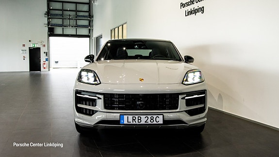 Porsche Cayenne 2 of 5