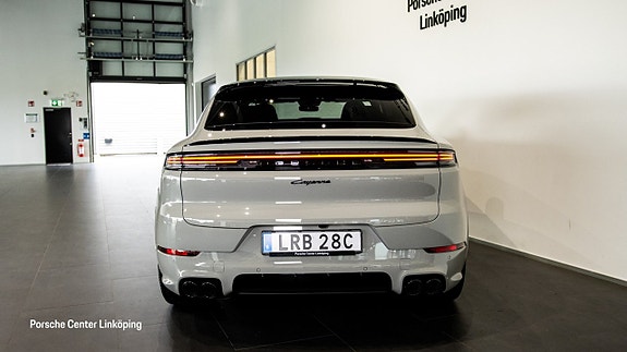 Porsche Cayenne 6 of 25