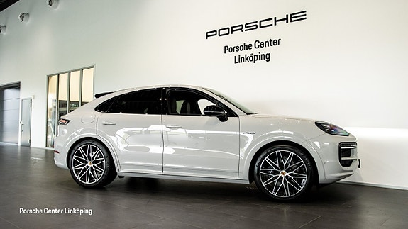 Porsche Cayenne 3 of 5