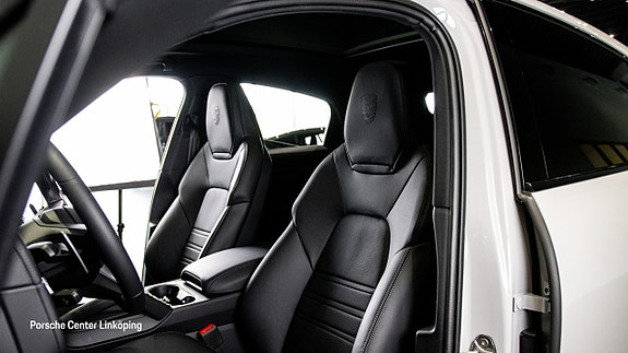 Porsche Cayenne 11 of 25