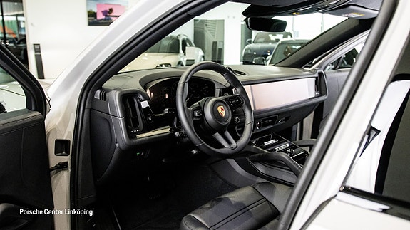Porsche Cayenne 10 of 25