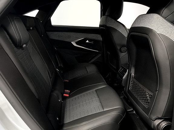 Peugeot e-3008 12 of 16