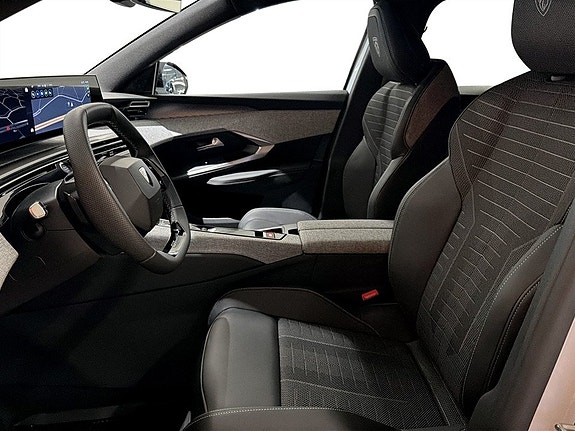 Peugeot e-3008 10 of 16