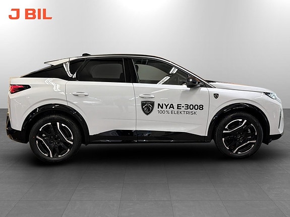Peugeot e-3008 4 of 5