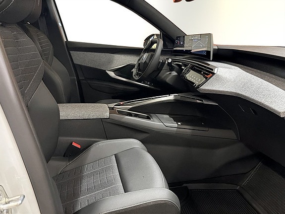 Peugeot e-3008 7 of 16