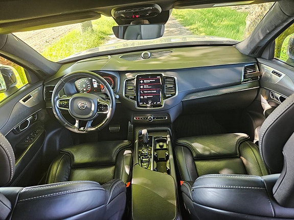 Volvo XC90 3 of 7