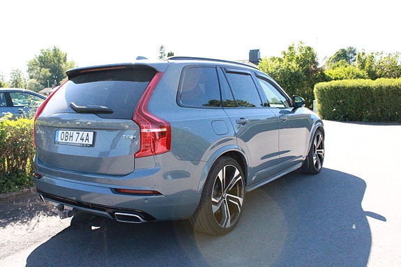 Volvo XC90 2 of 7