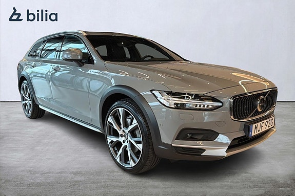 Volvo V90 Cross Country 2 of 5