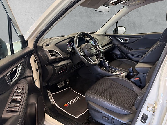 Subaru Forester 10 of 27