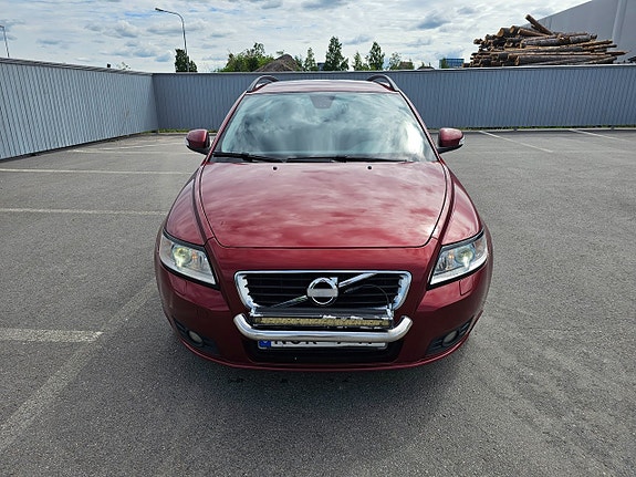 Volvo V50 3 of 5