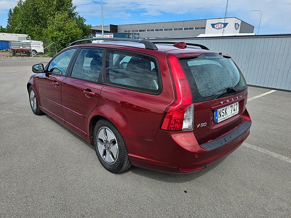 Volvo V50 4 of 5