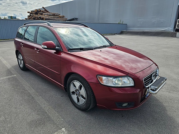 Volvo V50 2 of 5