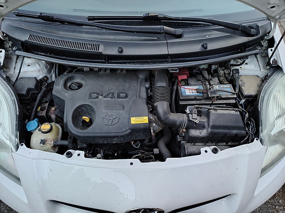 Toyota Yaris 8 of 8