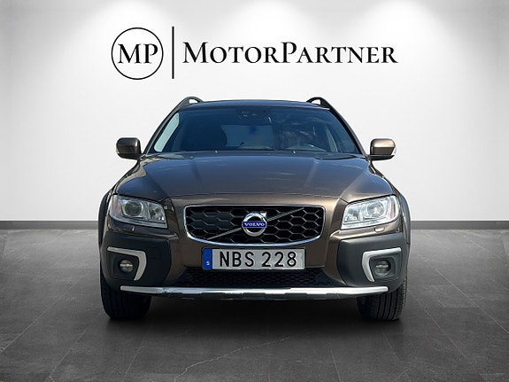 Volvo XC70 2 of 5