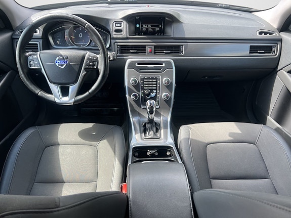 Volvo XC70 11 of 15