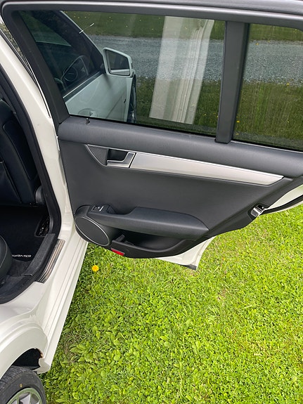 Mercedes-Benz C200 16 of 16
