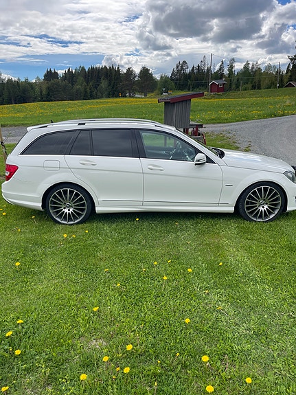 Mercedes-Benz C200 3 of 5