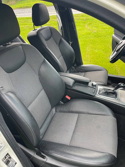 Mercedes-Benz C200 9 of 16