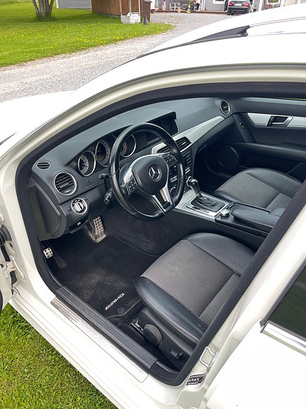 Mercedes-Benz C200 7 of 16