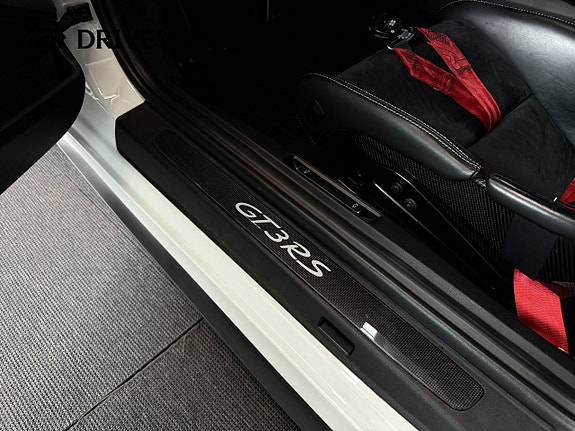 Porsche 911 16 of 28