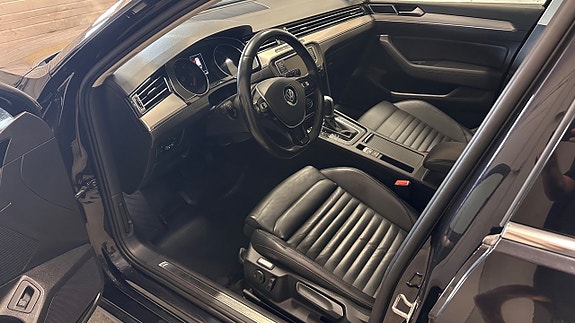 Volkswagen Passat 7 of 15