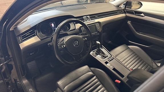 Volkswagen Passat 8 of 15
