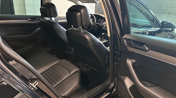 Volkswagen Passat 10 of 15