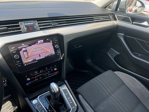 Volkswagen Passat Alltrack 13 of 21