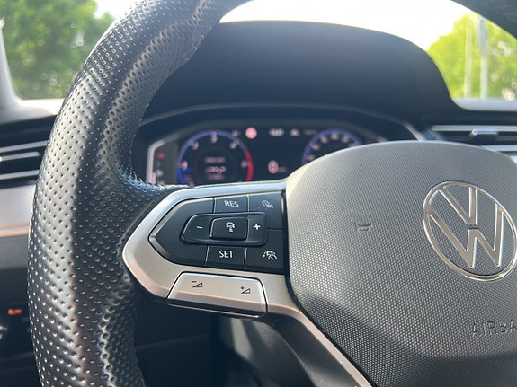 Volkswagen Passat Alltrack 16 of 21