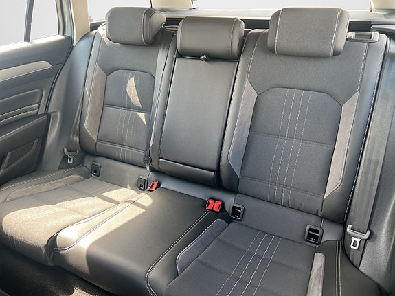 Volkswagen Passat Alltrack 10 of 21