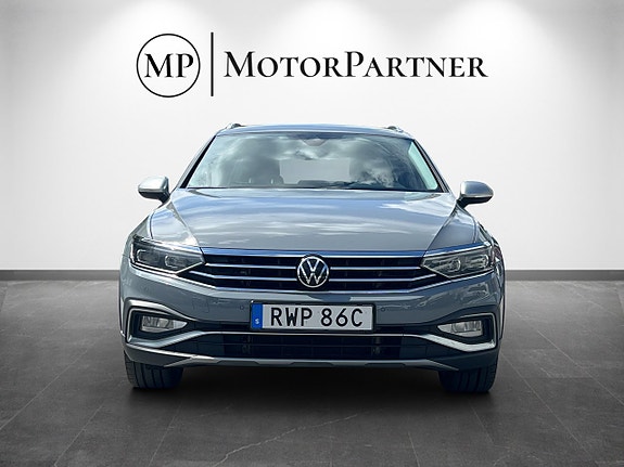 Volkswagen Passat Alltrack 3 of 5