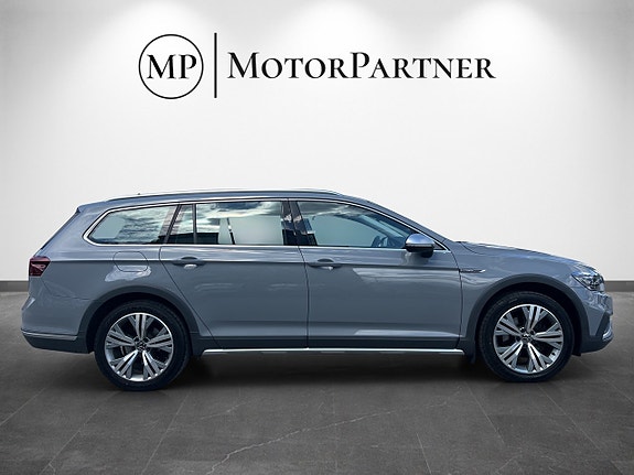 Volkswagen Passat Alltrack 8 of 21