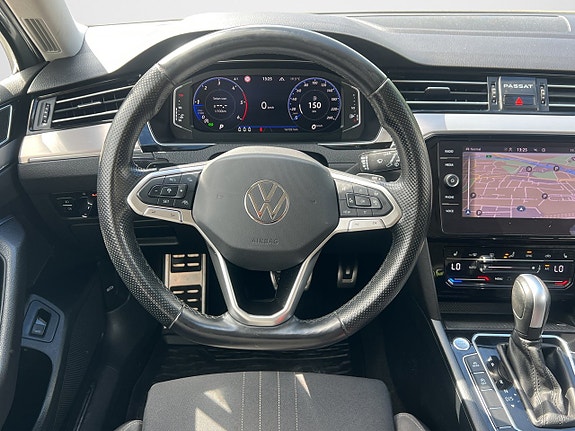 Volkswagen Passat Alltrack 12 of 21