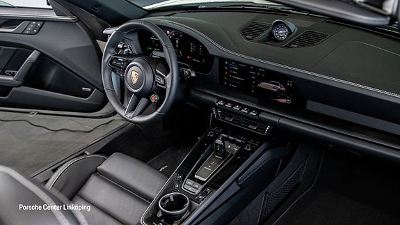 Porsche 911 Carrera GTS 24 of 25