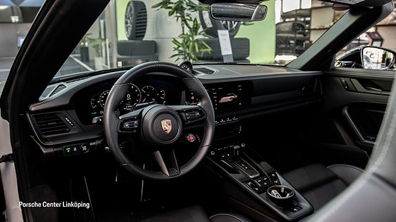 Porsche 911 Carrera GTS 8 of 26