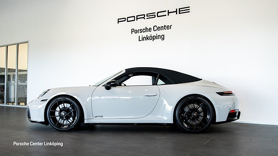 Porsche 911 Carrera GTS 4 of 5