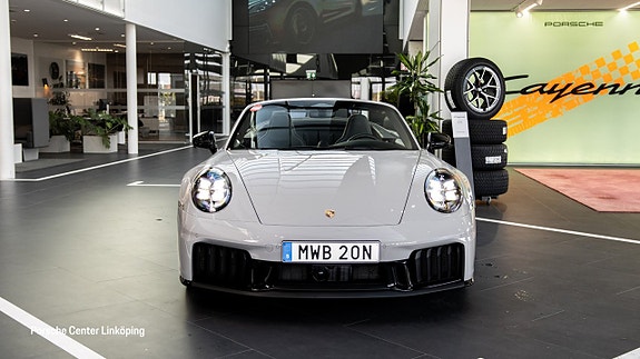 Porsche 911 Carrera GTS 2 of 26