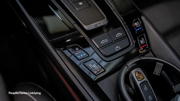 Porsche 911 Carrera GTS 13 of 26
