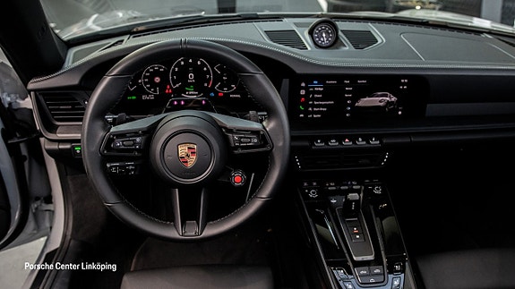 Porsche 911 Carrera GTS 10 of 26